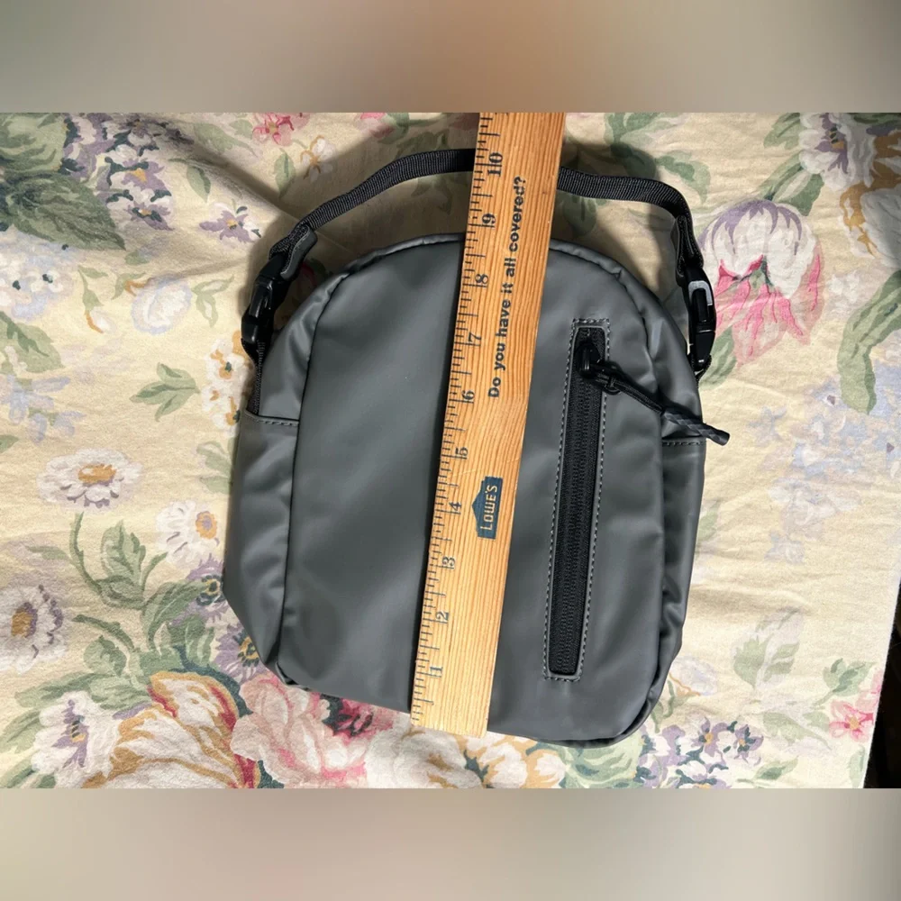 Lightweight Crossbody waterproof bag - Picture 8 of 10